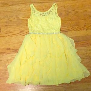 a beautiful yellow dress